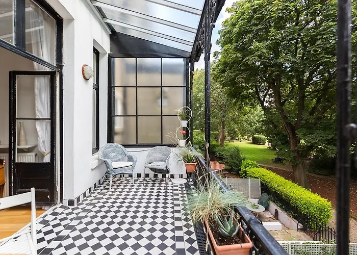 Earls Court Apartments By Basetogo